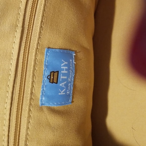 Summertime Straw and Red Patent Shoulder Bag by Kathy Von Zeeland - Picture 4 of 15